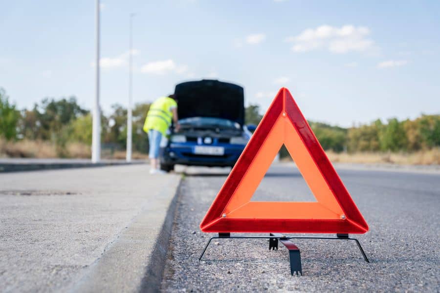 perlengkapan yang harus ada di mobil