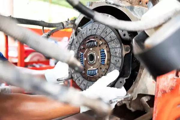penyebab mobil matic nyentak