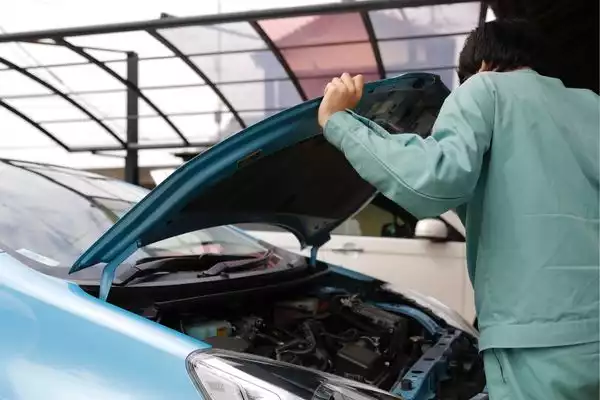 perbedaan inspeksi dan servis rutin mobil