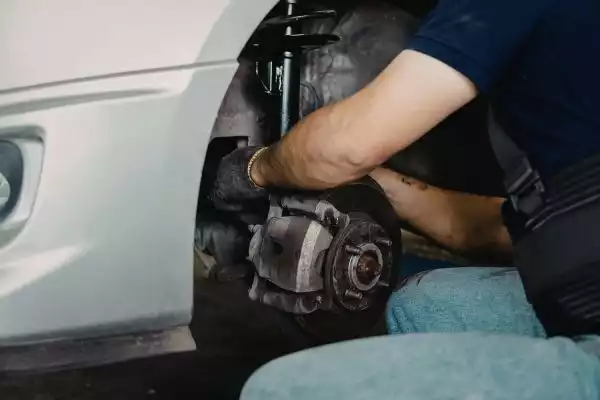 cek cakram rem mobil