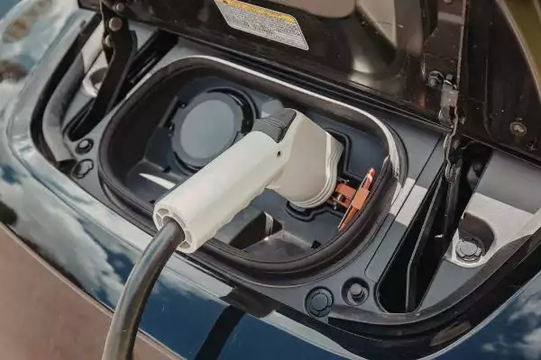 inspeksi mobil hybrid bekas