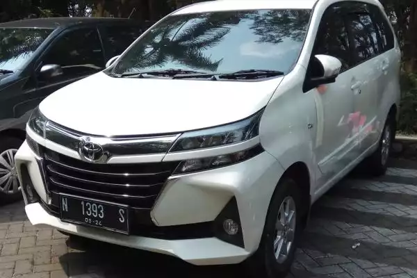 inspeksi mobil MPV bekas