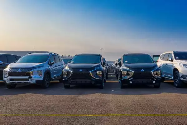 inspeksi mobil MPV bekas